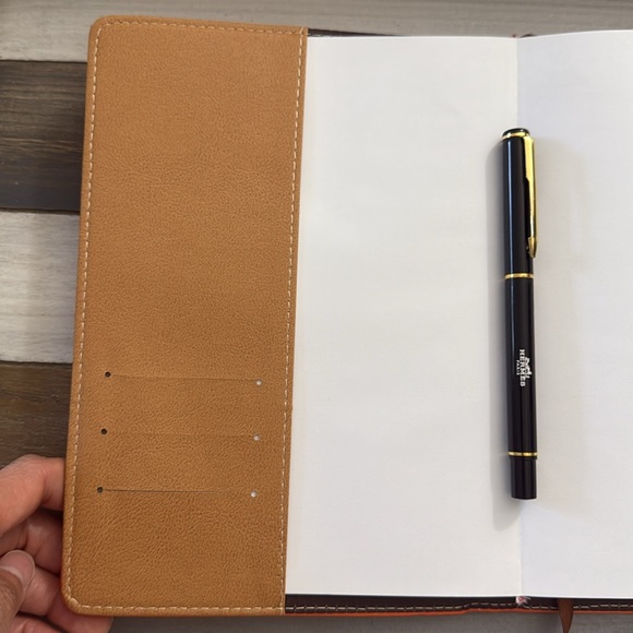 Hermès Orange Leather Notebook Cover GWP - Picture 7 of 10